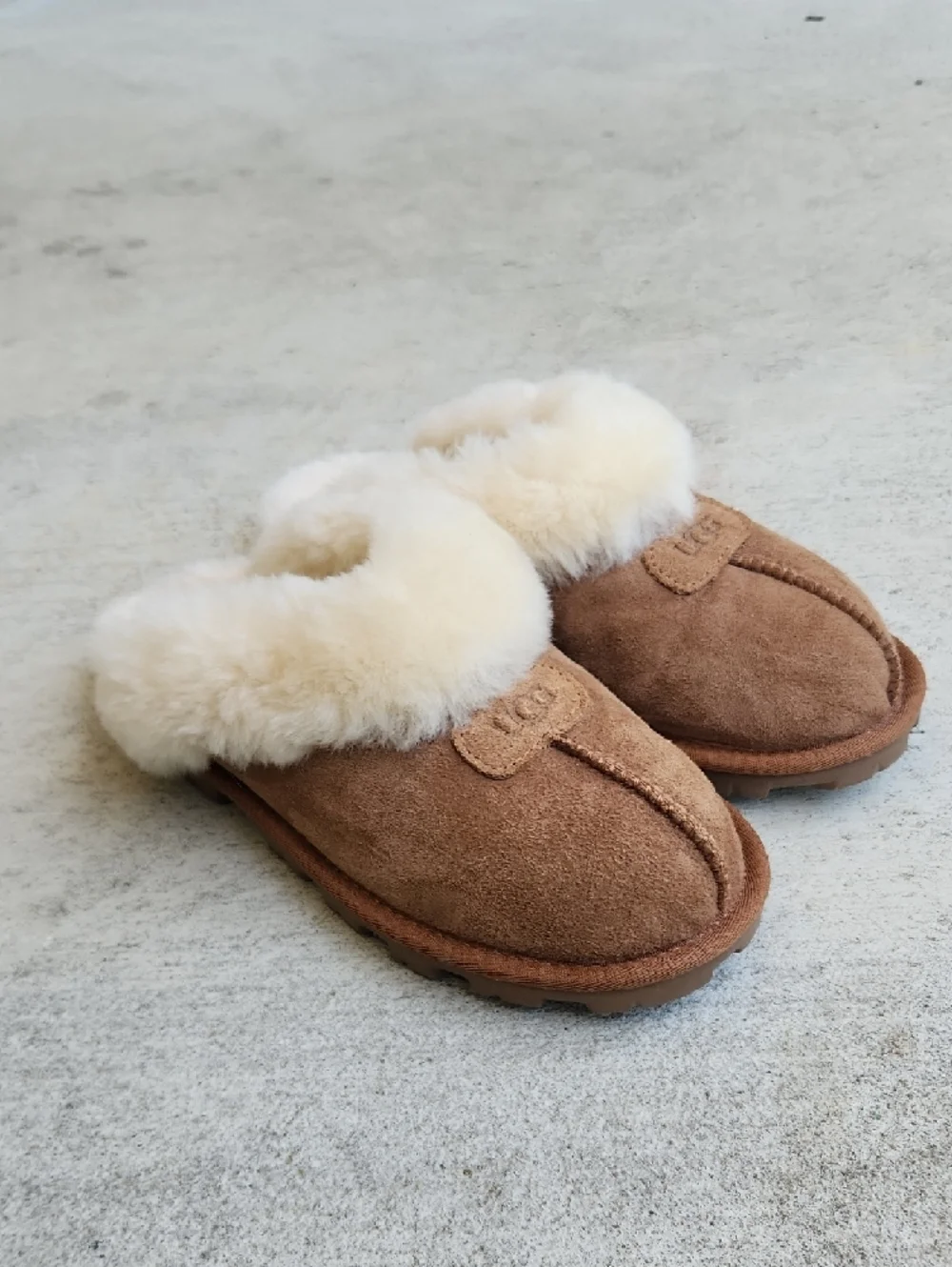 UGG Chestnut Suede Slip-On Mules with Cream Fur Trim,Size 6 - Picture 2 of 10